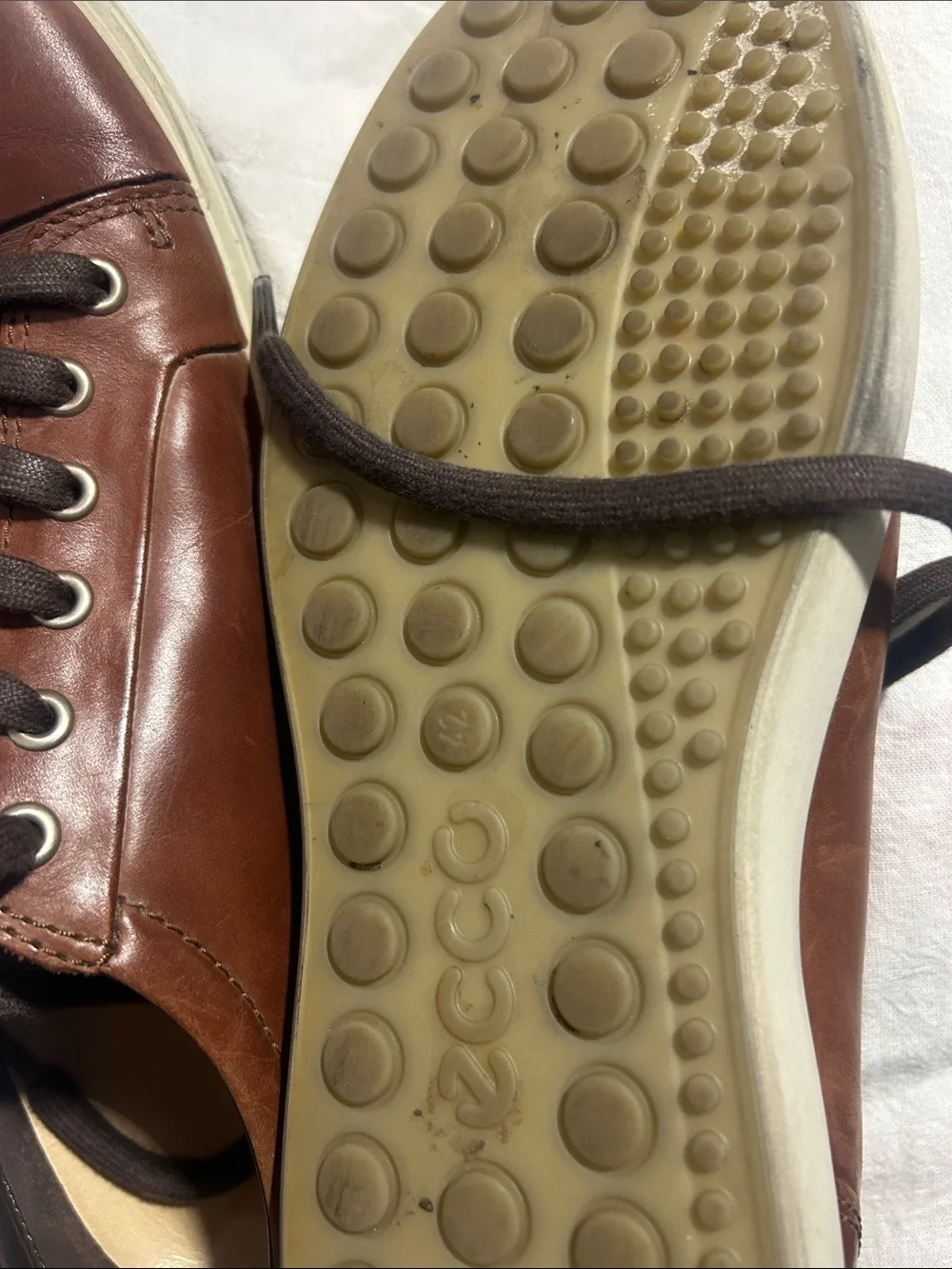 Ecco sleek leather